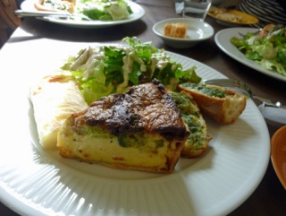 �h�b�O���K���b�X��@RAINDOGS CAFE